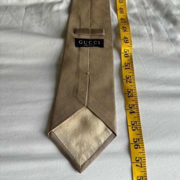 🦁 Gucci Embossed Silk Tie - Picture 5 of 6